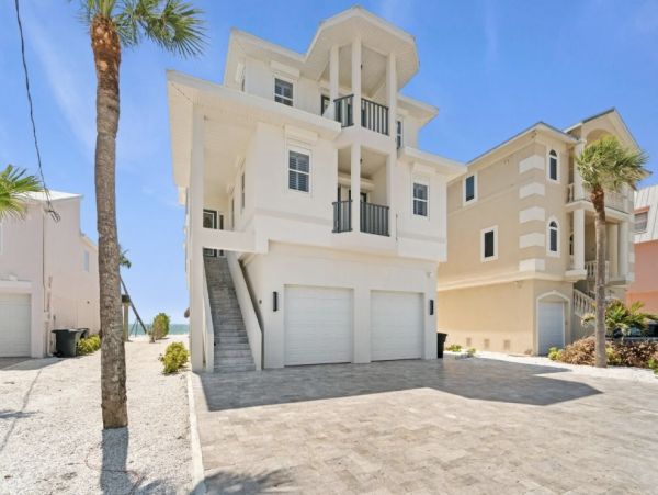 Luxurious 6-Bedroom Beachfront Residence Near Bonita Beach